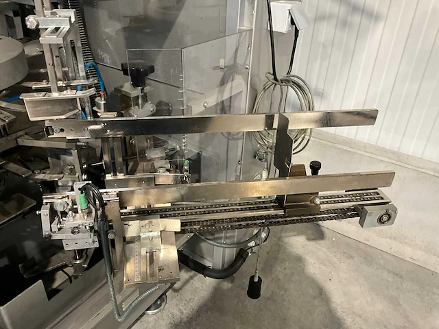 1996 cam av x120 dozensluitmachine - afbeelding 2 van  23