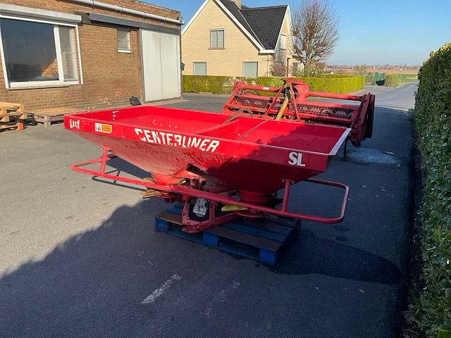 1996 lely kunstmeststrooier - afbeelding 1 van  8