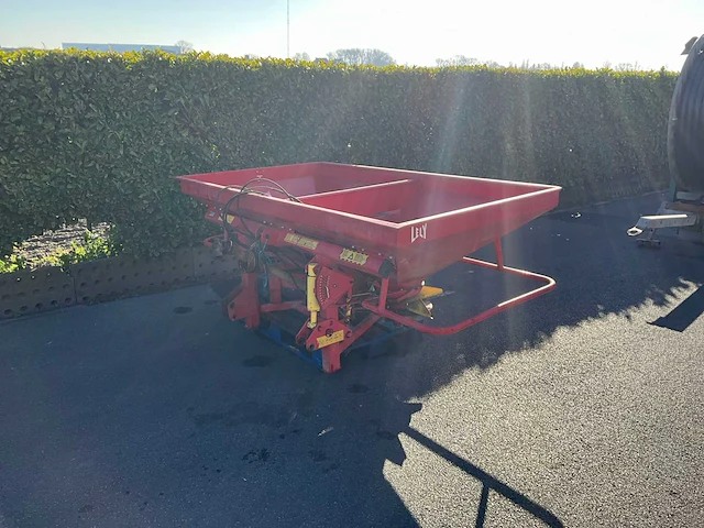 1996 lely kunstmeststrooier - afbeelding 4 van  8