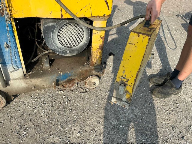 1996 lunzen beton zaagmachine - afbeelding 9 van  12