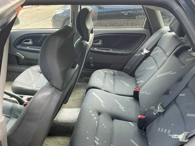 1996 volvo v40 personenauto - afbeelding 24 van  46