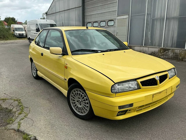 1997 lancia delta personenauto - afbeelding 2 van  50