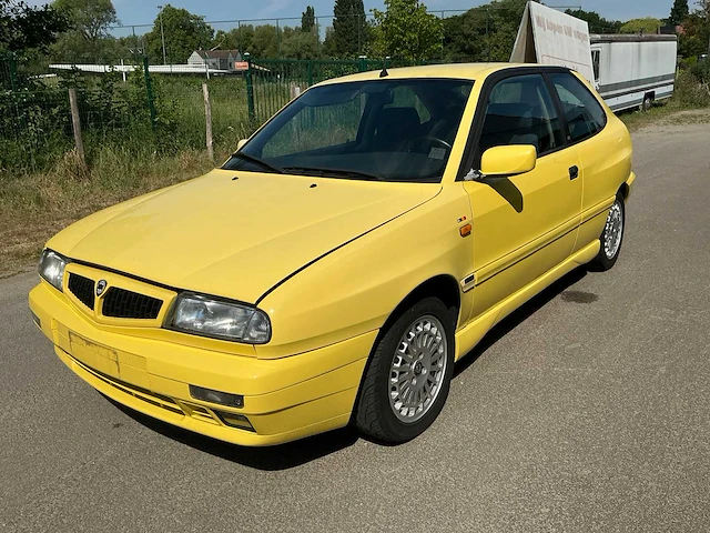 1997 lancia delta personenauto - afbeelding 1 van  50