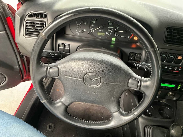 1998 - mazda 323f - personenauto - afbeelding 17 van  34