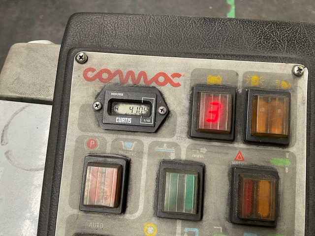 1998 comac c100bs zelfrijdende veegmachine - afbeelding 4 van  13
