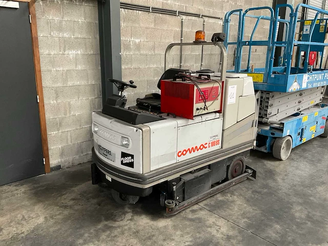 1998 comac c100bs zelfrijdende veegmachine - afbeelding 1 van  13