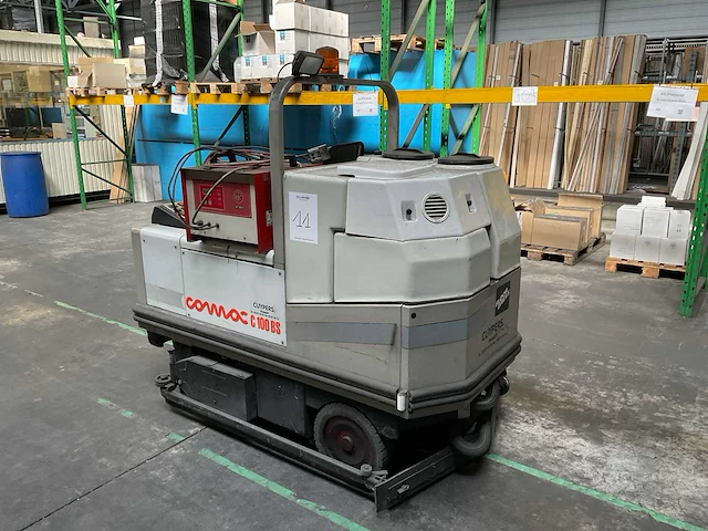 1998 comac c100bs zelfrijdende veegmachine - afbeelding 10 van  13