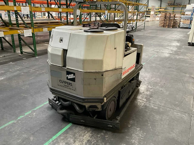 1998 comac c100bs zelfrijdende veegmachine - afbeelding 12 van  13