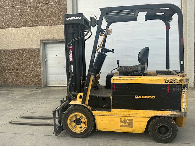 1998 daewoo b25s-2 vorkheftruck - afbeelding 1 van  13