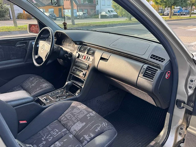 1998 mercedes e220 cdi personenauto - afbeelding 50 van  50