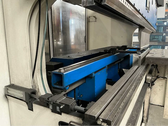 1998 trumpf trumabend v130 vouwmachine - afbeelding 2 van  19