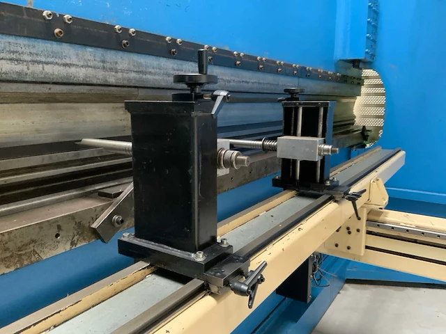1999 haco cnc hydraulische kantbank - afbeelding 8 van  10