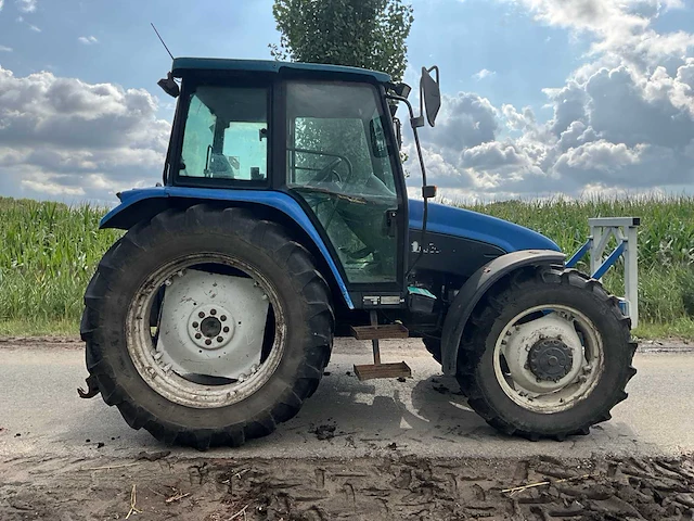1999 new holland tl90 vierwielaangedreven landbouwtractor - afbeelding 23 van  26