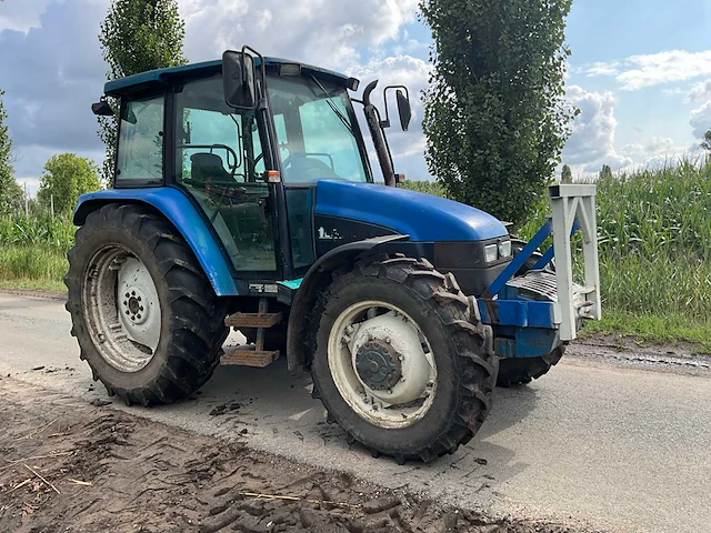 1999 new holland tl90 vierwielaangedreven landbouwtractor - afbeelding 24 van  26