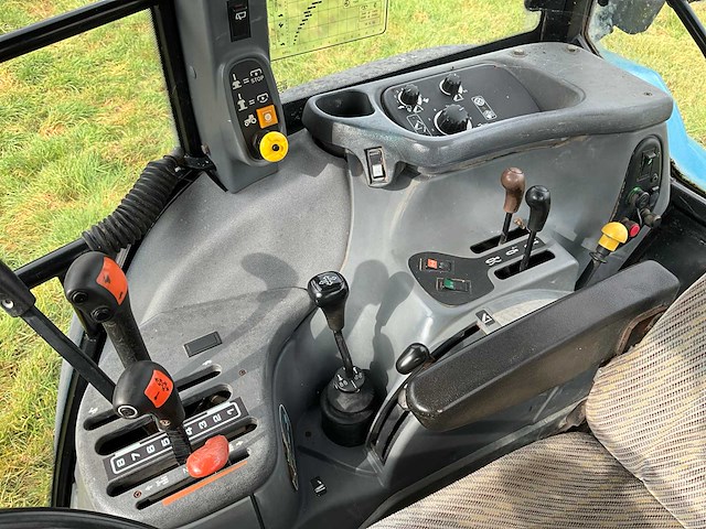 1999 new holland ts115 vierwielaangedreven landbouwtractor - afbeelding 6 van  21