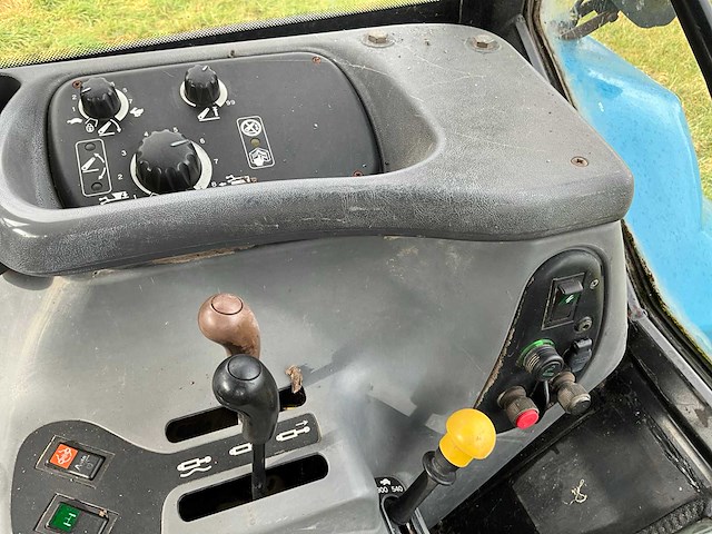 1999 new holland ts115 vierwielaangedreven landbouwtractor - afbeelding 7 van  21