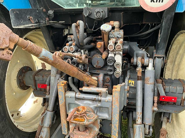 1999 new holland ts115 vierwielaangedreven landbouwtractor - afbeelding 11 van  21