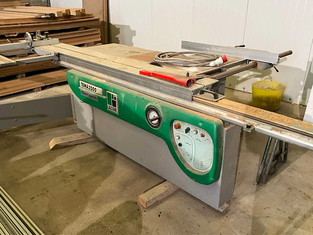 1999 paneelzaagmachine lazzari tema 3200 - afbeelding 1 van  15