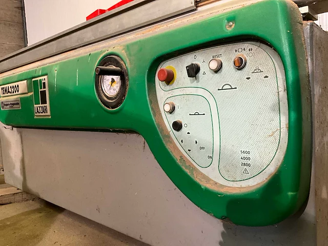 1999 paneelzaagmachine lazzari tema 3200 - afbeelding 4 van  15