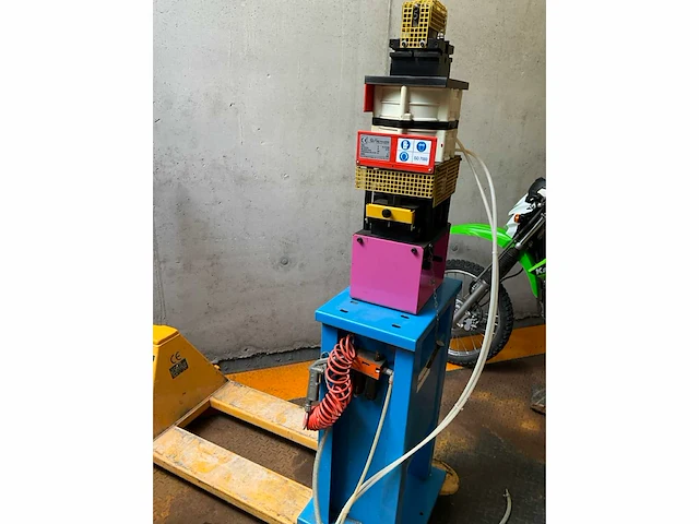 1999 reynaers ponsmachine 2 stuks - afbeelding 13 van  16