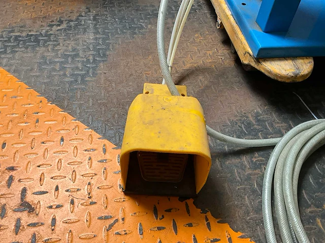 1999 reynaers ponsmachine 2 stuks - afbeelding 15 van  16
