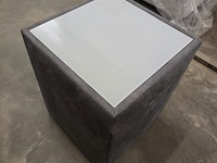 1x bijzettafeltje pu leder met glasblad 42x42x52h - afbeelding 2 van  5