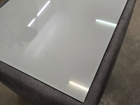 1x bijzettafeltje pu leder met glasblad 42x42x52h - afbeelding 4 van  5