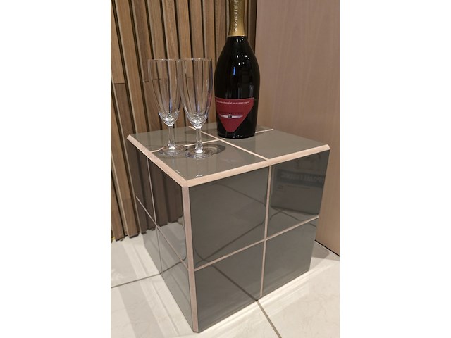 1x design brown tegeltafel handmade 31x31x31h - afbeelding 1 van  6