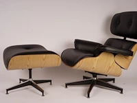 1x design fauteuil met bijhorende voetbank grijs - afbeelding 1 van  6