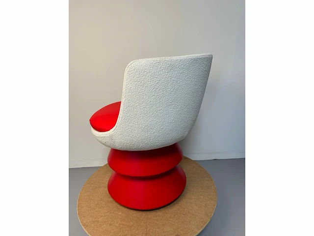 1x design stoel rood wit - afbeelding 2 van  4