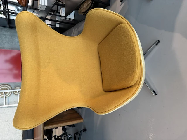 1x egg chair geel licht hout - afbeelding 1 van  8