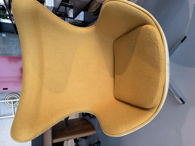 1x egg chair geel licht hout - afbeelding 6 van  8