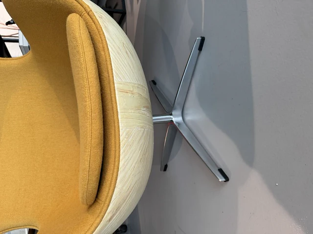 1x egg chair geel licht hout - afbeelding 8 van  8