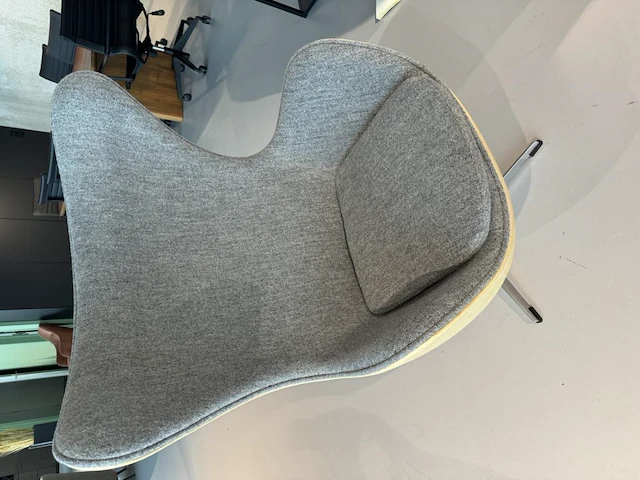 1x egg chair grijs licht hout - afbeelding 1 van  8