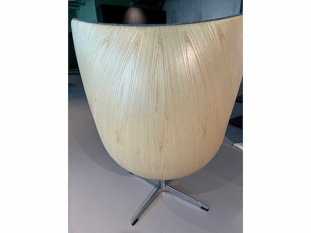 1x egg chair grijs natuur eik showroommodel - afbeelding 4 van  8