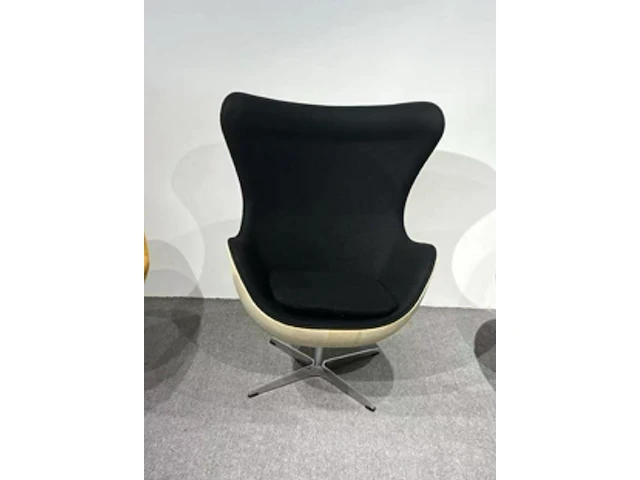 1x egg chair zwart licht hout - afbeelding 1 van  3