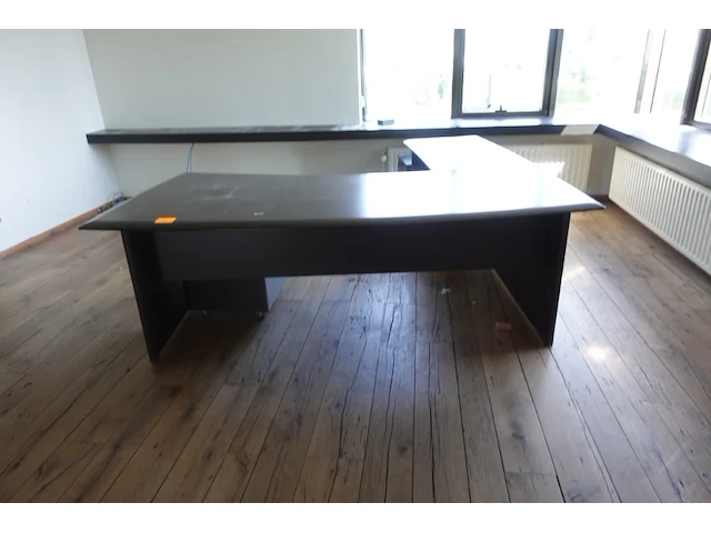1x hoekbureau + 1x kast - afbeelding 1 van  8