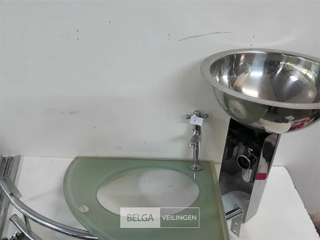 1x hoekwasbak inox glazen blad chrome sifon + kraan showmodel - afbeelding 3 van  3