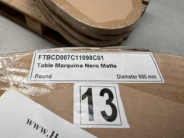1x keramische salontafelblad marquina nero matte - dia 680mm - afbeelding 2 van  3