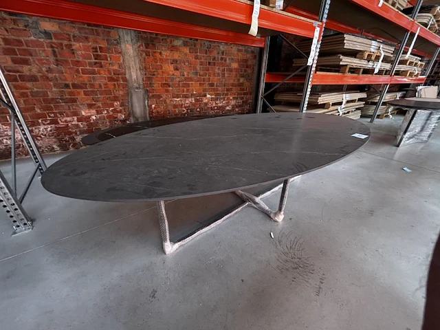 1x keramische tafel oval met onderste l- 2500x1250x770mm - afbeelding 1 van  5