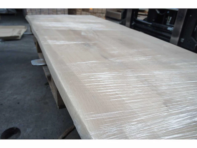 1x massief eiken tafelblad boomstameffect 2m20 - afbeelding 3 van  3