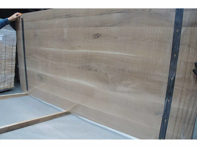 1x massief eiken tafelblad boomstameffect 2m - afbeelding 4 van  6
