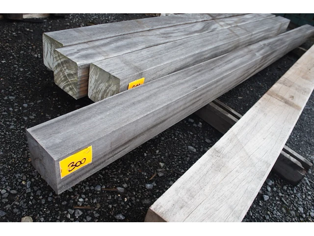 1x padouk poortpaal 115x115 - afbeelding 1 van  4