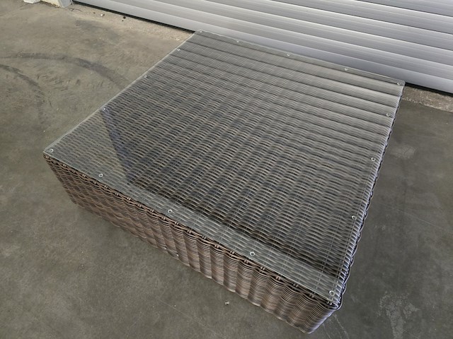 1x salontafel rottan met glazen blad 105x105x35h - afbeelding 3 van  4
