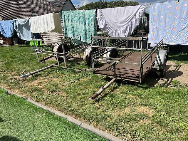 2 aanhangwagens - afbeelding 1 van  5