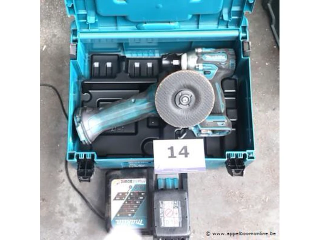 2 accu gereedschappen makita vv lader en batterij wo - afbeelding 1 van  2