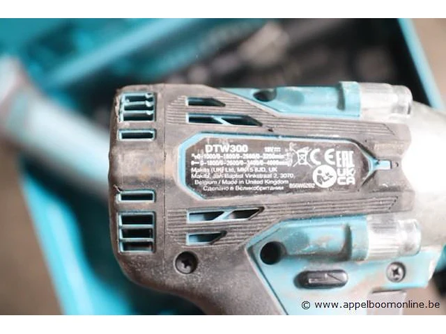 2 accu gereedschappen makita vv lader en batterij wo - afbeelding 2 van  2