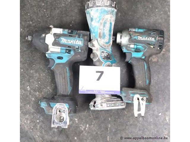 2 accu moerenaanzetters makita en looplamp, zonder batterij, werking niet gekend - afbeelding 1 van  1