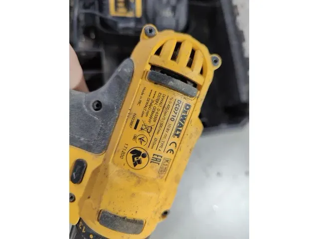 2 accu schroefmachines dewalt dcd710 en dcf815 - afbeelding 2 van  2