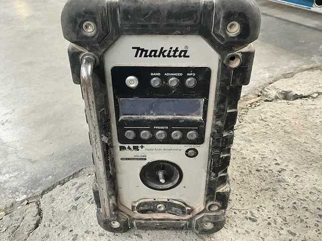 2 accu werfradio’s makita dmr110 - afbeelding 3 van  8